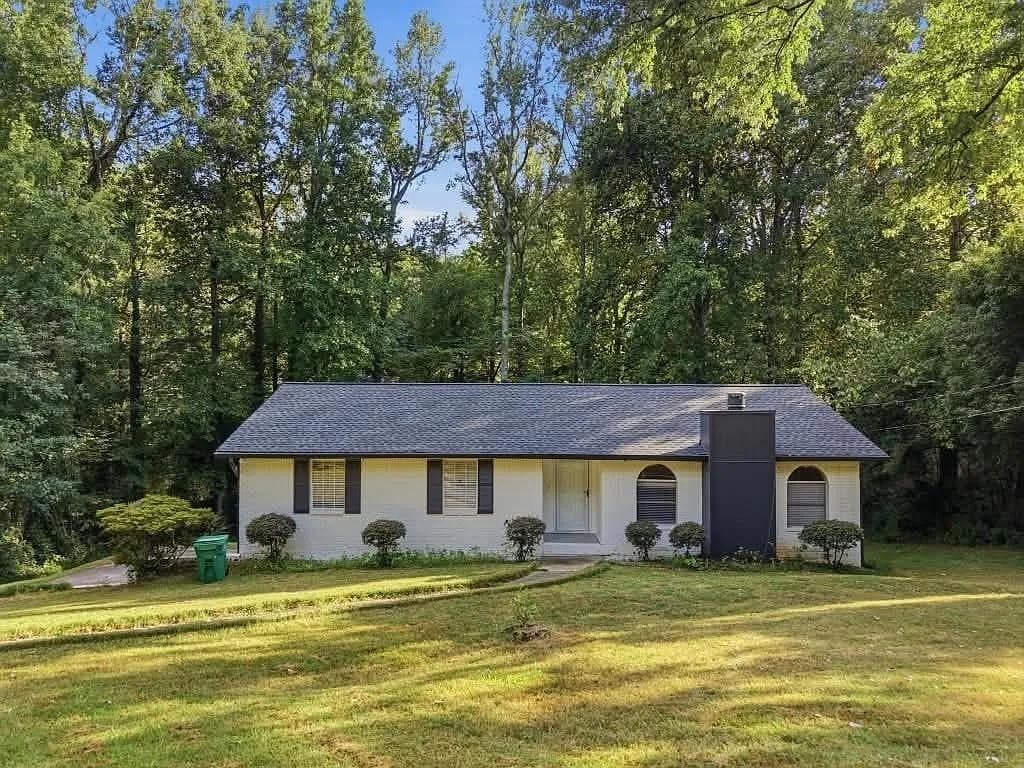 3 bedroom, 2 bathroom, 2,136 sq ft single family residence for sale at 611 Navarre Drive, Stone Mountain, GA 30087 — photo 1 of 25