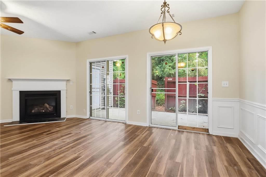 3 bedroom, 3 bathroom, 1,596 sq ft townhouse for sale at 465 Lantern Wood Drive, Scottdale, GA 30079 — photo 3