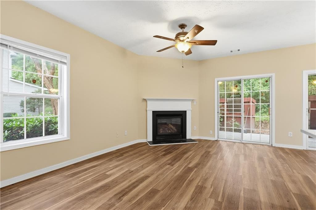 3 bedroom, 3 bathroom, 1,596 sq ft townhouse for sale at 465 Lantern Wood Drive, Scottdale, GA 30079 — photo 9