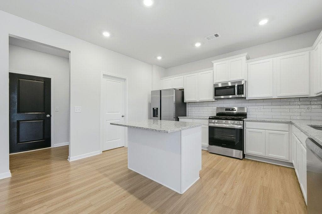 4 bedroom, 3 bathroom, 2,705 sq ft single family residence for sale at 635 River Run Drive, Dallas, GA 30132 — photo 8
