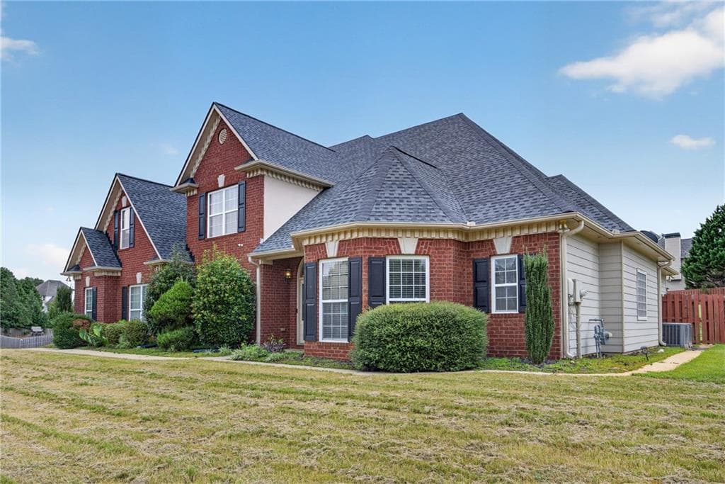 6 bedroom, 5 bathroom, 4,093 sq ft single family residence for sale at 8100 Powhattan Court, Mcdonough, GA 30252 — photo 2