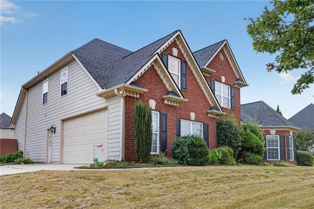 6 bedroom, 5 bathroom, 4,093 sq ft single family residence for sale at 8100 Powhattan Court, Mcdonough, GA 30252 — photo 3