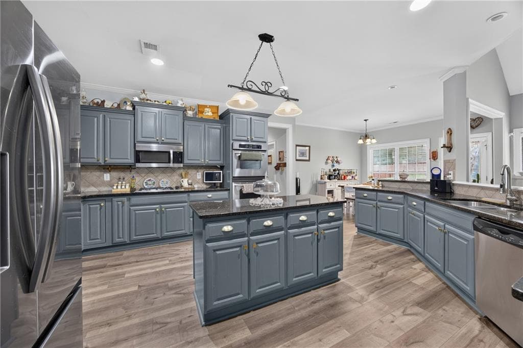 6 bedroom, 5 bathroom, 4,093 sq ft single family residence for sale at 8100 Powhattan Court, Mcdonough, GA 30252 — photo 10