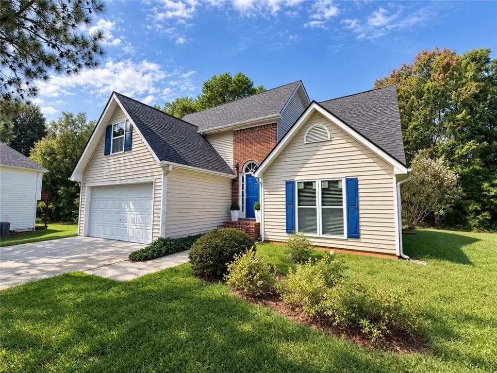 4 bedroom, 4 bathroom, 2,700 sq ft single family residence for sale at 1831 Green Oak Circle, Lawrenceville, GA 30043 — photo 3