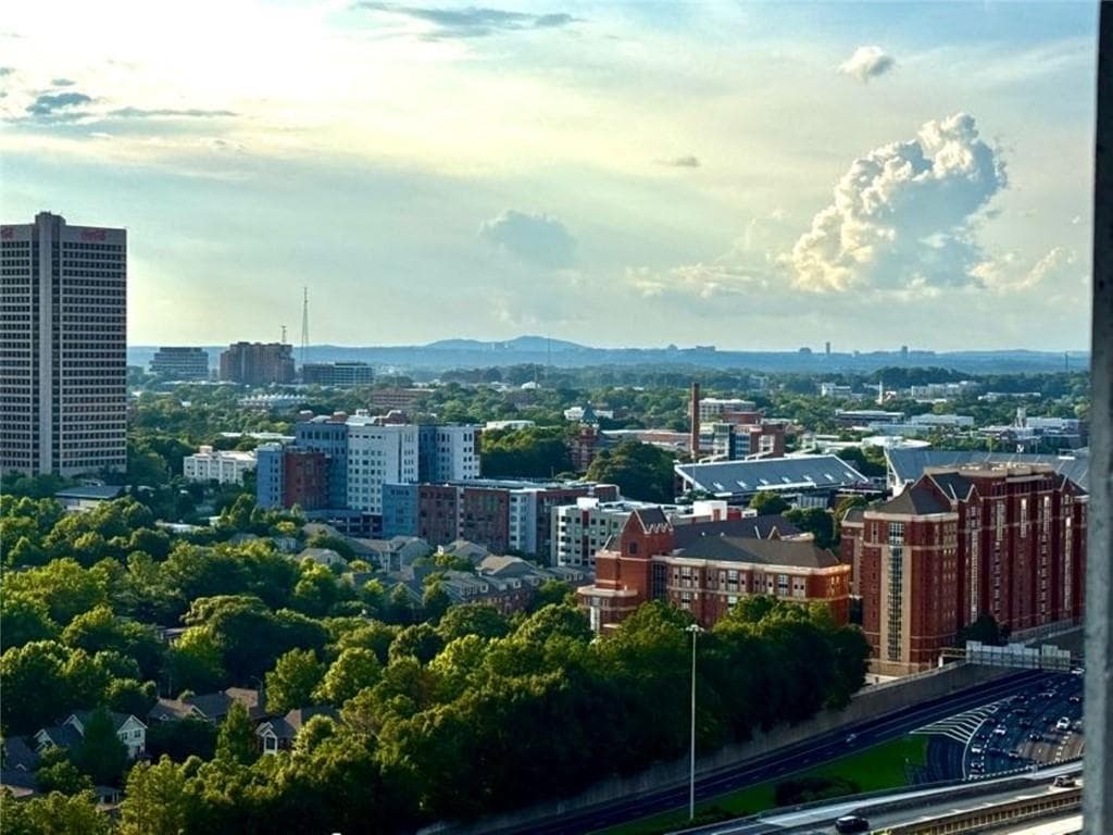2 bedroom, 2 bathroom, 1,075 sq ft condominium for rent at 400 Peachtree Street 2006, Atlanta, GA 30308 for $2,690 a month — photo 6