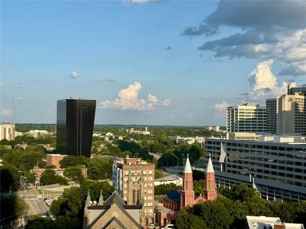 2 bedroom, 2 bathroom, 1,075 sq ft condominium for rent at 400 Peachtree Street 2006, Atlanta, GA 30308 for $2,690 a month — photo 7