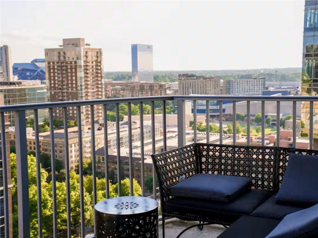 2 bedroom, 2 bathroom, 1,075 sq ft condominium for rent at 400 Peachtree Street 2006, Atlanta, GA 30308 for $2,690 a month — photo 8