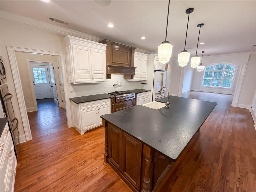 4 bedroom, 4 bathroom, 5,952 sq ft single family residence for sale at 7510 Sunridge Lane, Douglasville, GA 30135 — photo 2