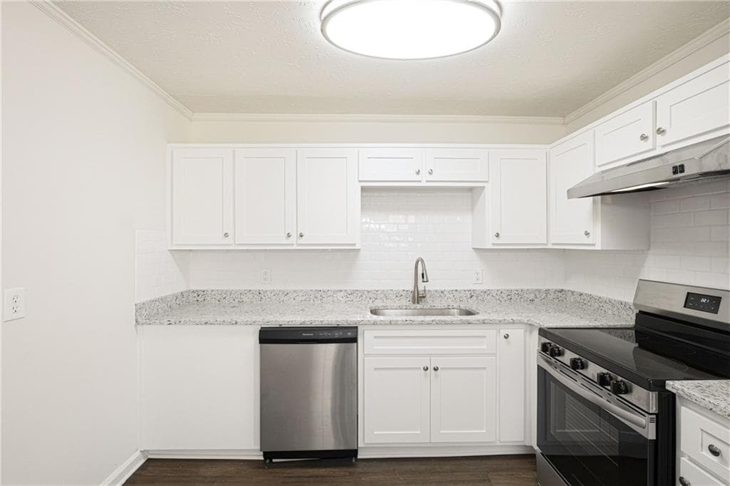 3 bedroom, 3 bathroom, 1,950 sq ft single family residence for sale at 30 Roberts Lane, Covington, GA 30014 — photo 2
