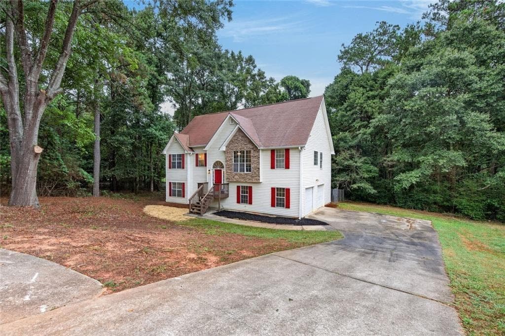 4 bedroom, 3 bathroom, 2,021 sq ft single family residence for sale at 202 Whistleville Court, Winder, GA 30680 — photo 2