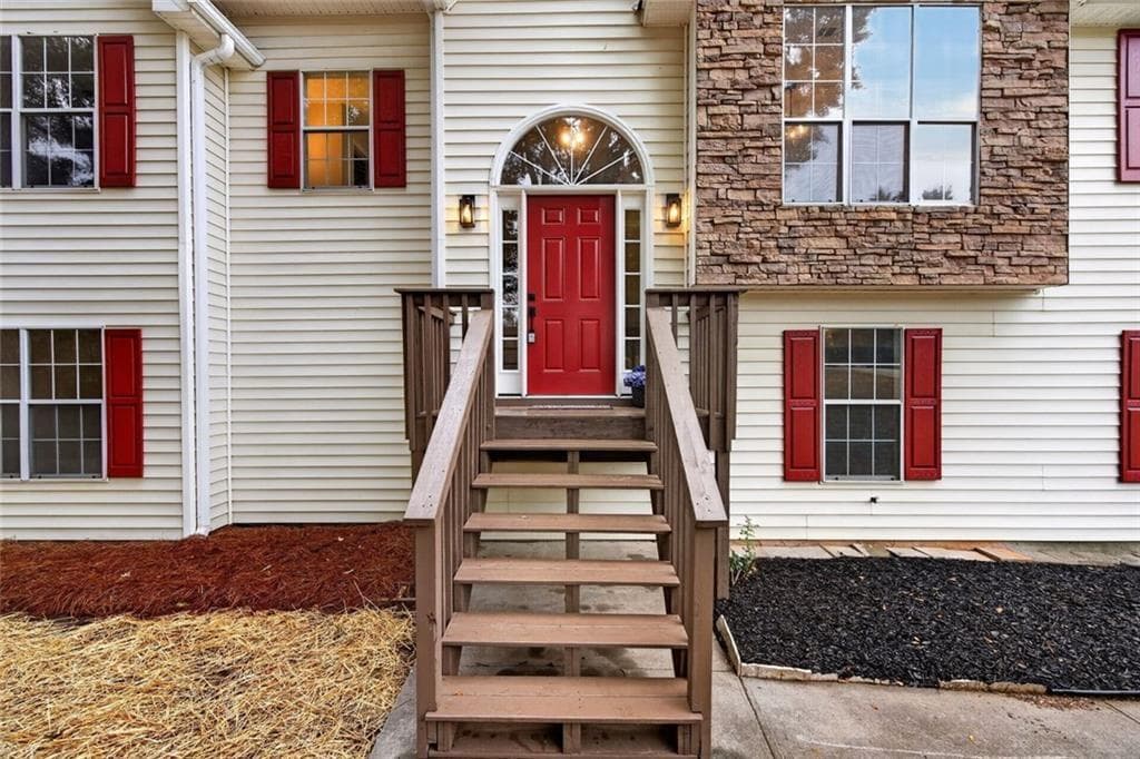 4 bedroom, 3 bathroom, 2,021 sq ft single family residence for sale at 202 Whistleville Court, Winder, GA 30680 — photo 3