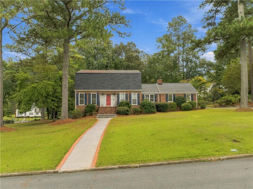 4 bedroom, 3 bathroom, 2,503 sq ft single family residence for sale at 4 Windemere Lane, Rome, GA 30161