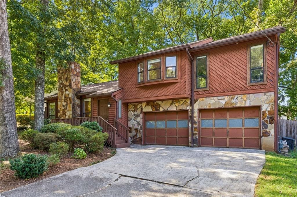 3 bedroom, 2 bathroom, 1,906 sq ft single family residence for sale at 1790 Pierce Arrow Parkway, Tucker, GA 30084 — photo 2