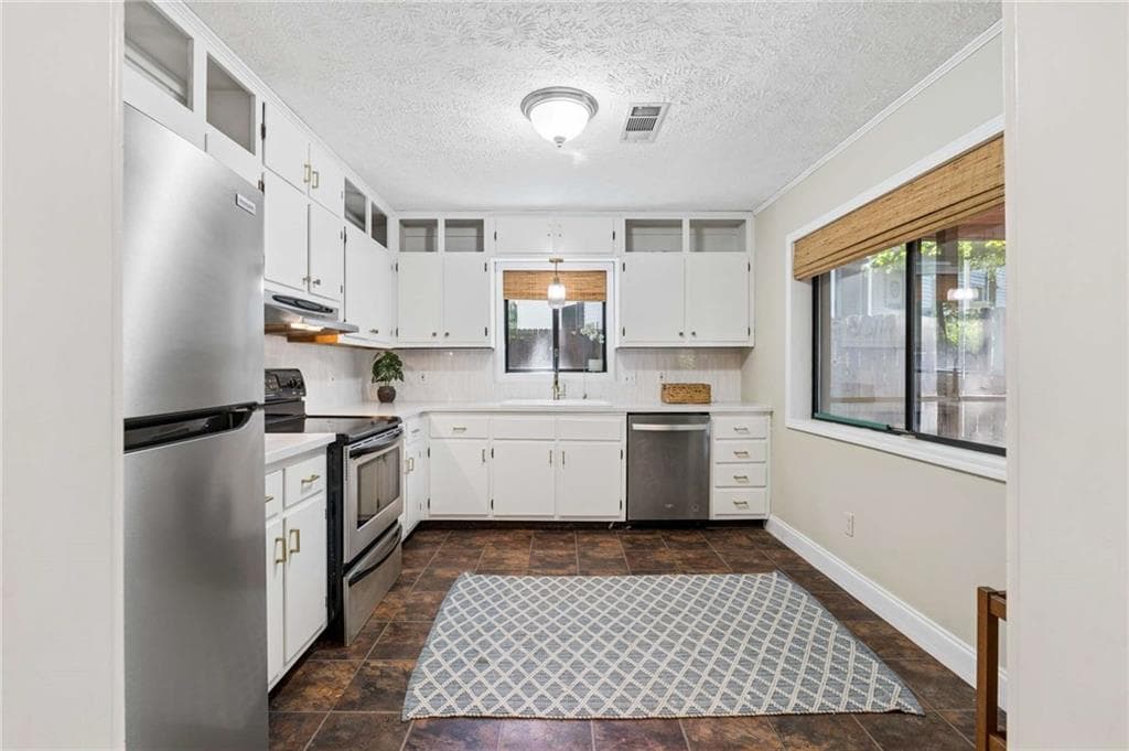 3 bedroom, 2 bathroom, 1,906 sq ft single family residence for sale at 1790 Pierce Arrow Parkway, Tucker, GA 30084 — photo 9
