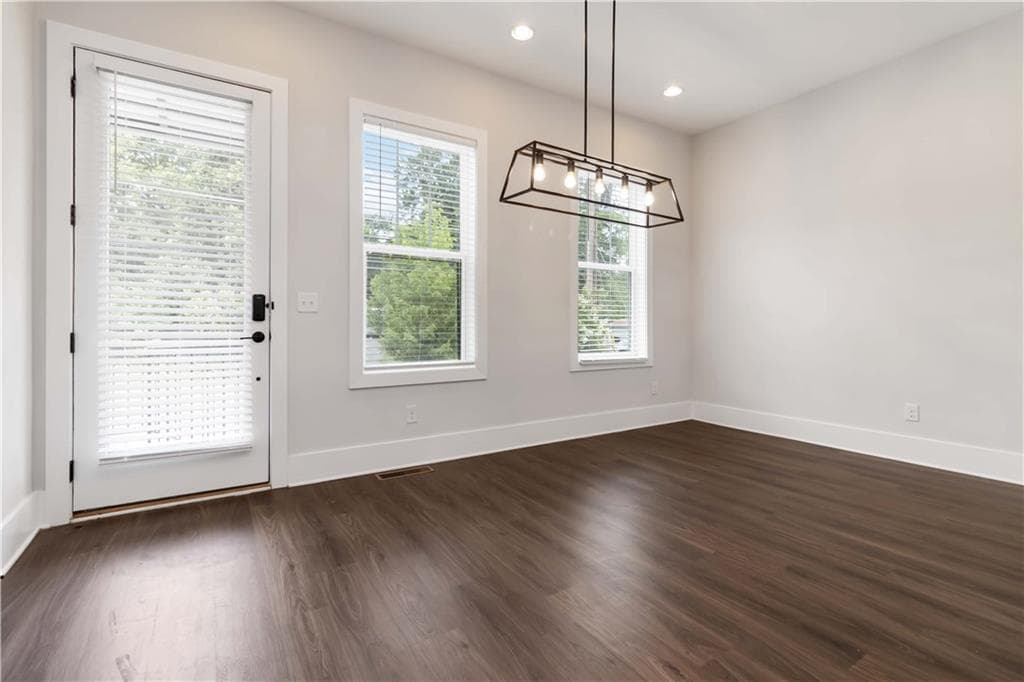 3 bedroom, 4 bathroom, 2,175 sq ft townhouse for sale at 2461 Sycamore Road, Atlanta, GA 30318 — photo 2