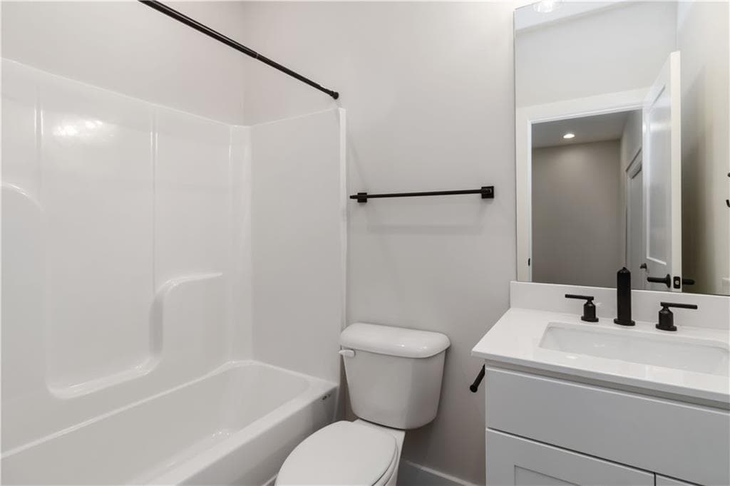 3 bedroom, 4 bathroom, 2,175 sq ft townhouse for sale at 2461 Sycamore Road, Atlanta, GA 30318 — photo 8