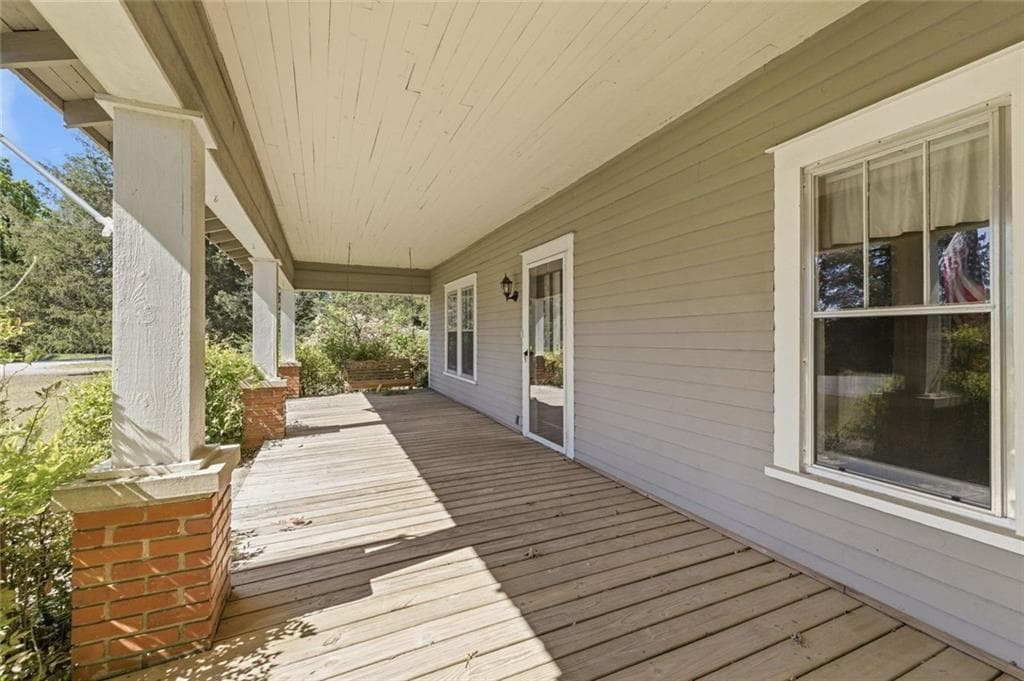 3 bedroom, 1 bathroom, 1,938 sq ft single family residence for sale at 3213 Highway 326, Commerce, GA 30530 — photo 4