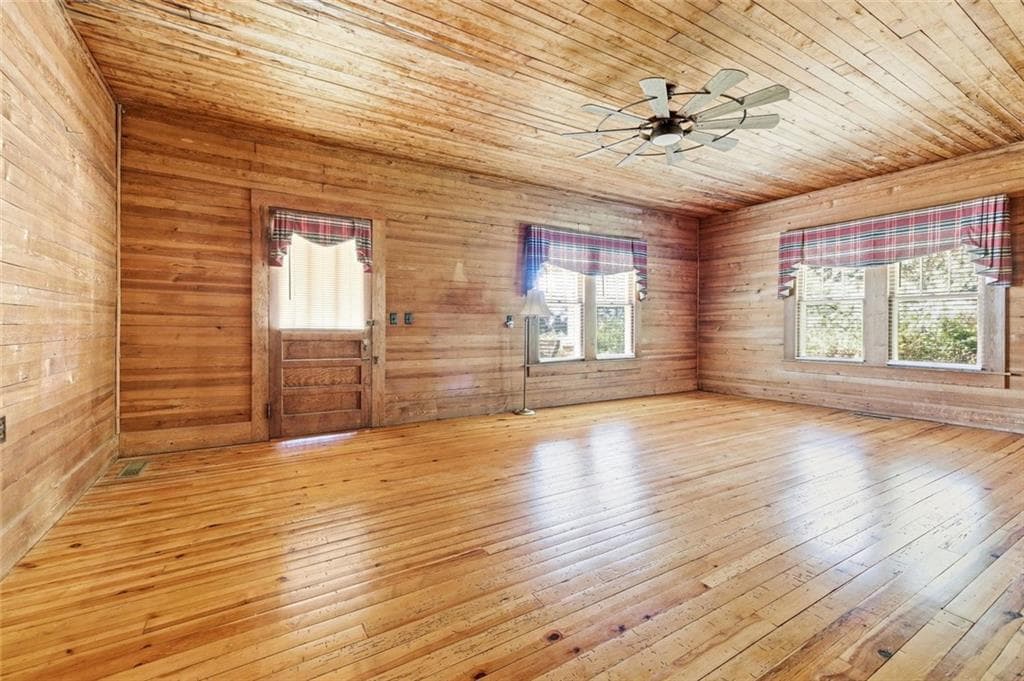 3 bedroom, 1 bathroom, 1,938 sq ft single family residence for sale at 3213 Highway 326, Commerce, GA 30530 — photo 6