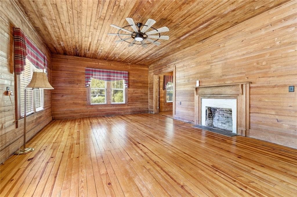 3 bedroom, 1 bathroom, 1,938 sq ft single family residence for sale at 3213 Highway 326, Commerce, GA 30530 — photo 8