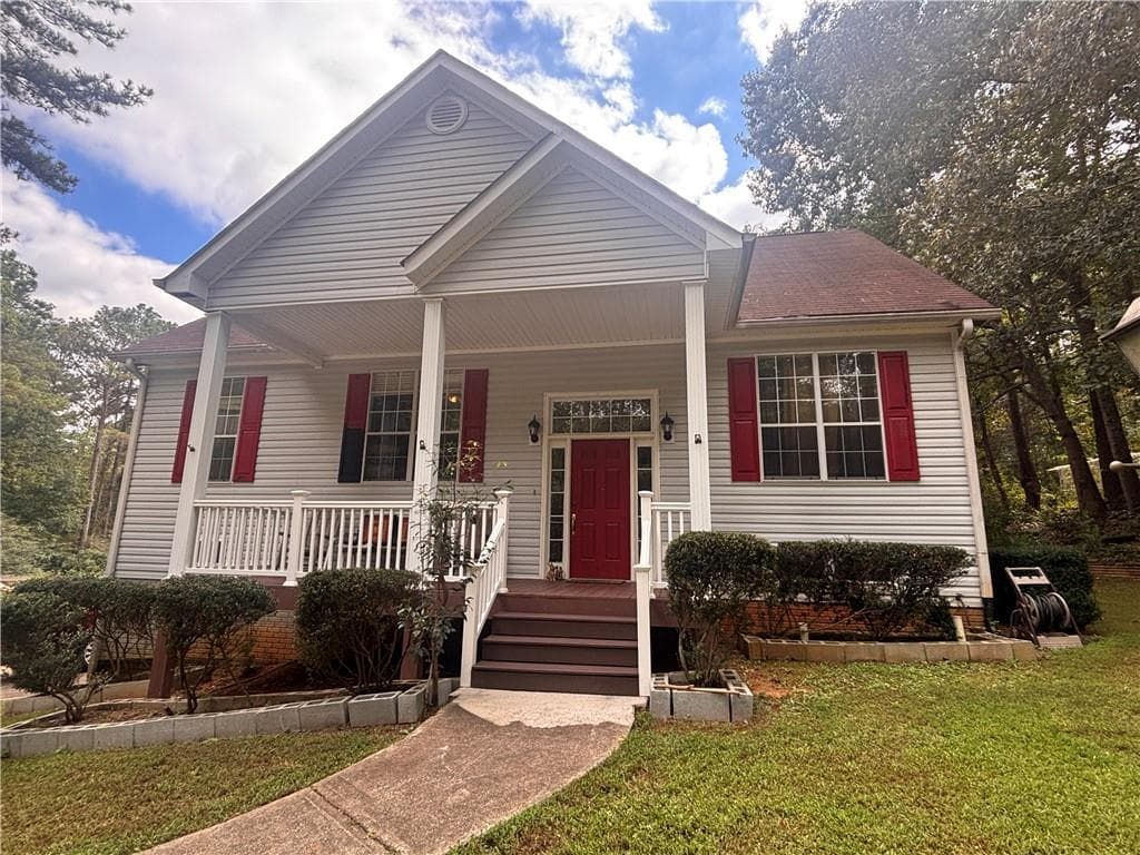 6 bedroom, 3 bathroom, 2,318 sq ft single family residence for sale at 40 Happy Valley Court, Newnan, GA 30263