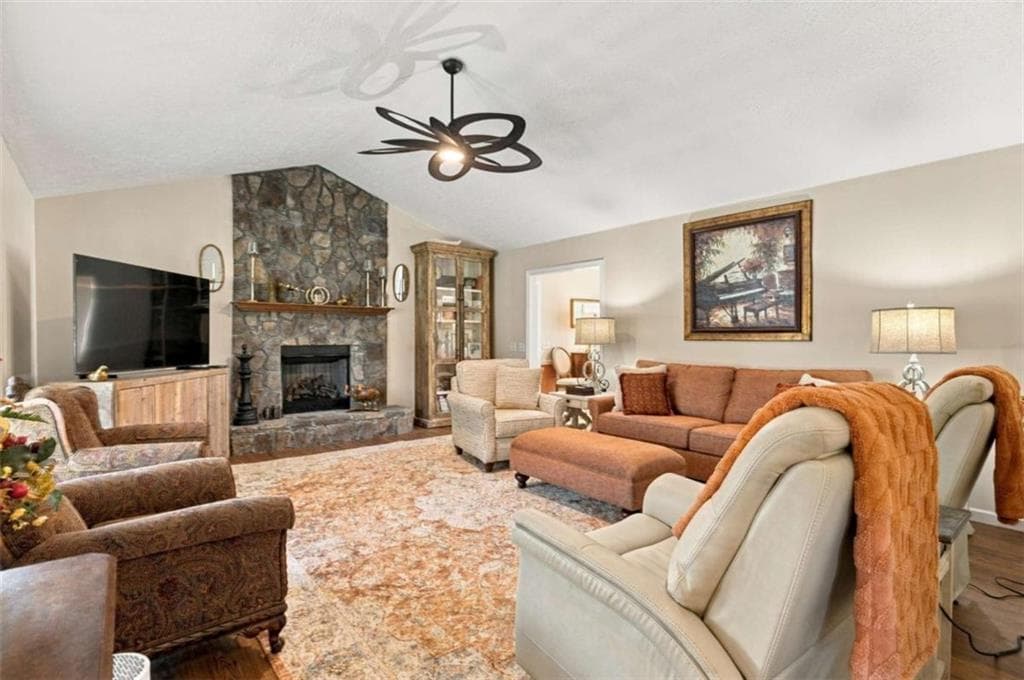 3 bedroom, 3 bathroom, 2,365 sq ft single family residence for sale at 17 Bennington Drive, Rome, GA 30165 — photo 2