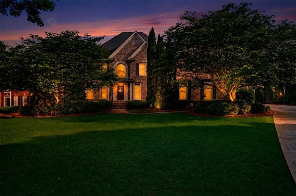6 bedroom, 6 bathroom, 6,371 sq ft single family residence for sale at 7630 Stratton Pte, Suwanee, GA 30024 — photo 2