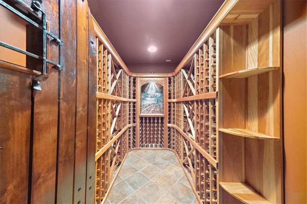 6 bedroom, 6 bathroom, 6,371 sq ft single family residence for sale at 7630 Stratton Pte, Suwanee, GA 30024 — photo 5