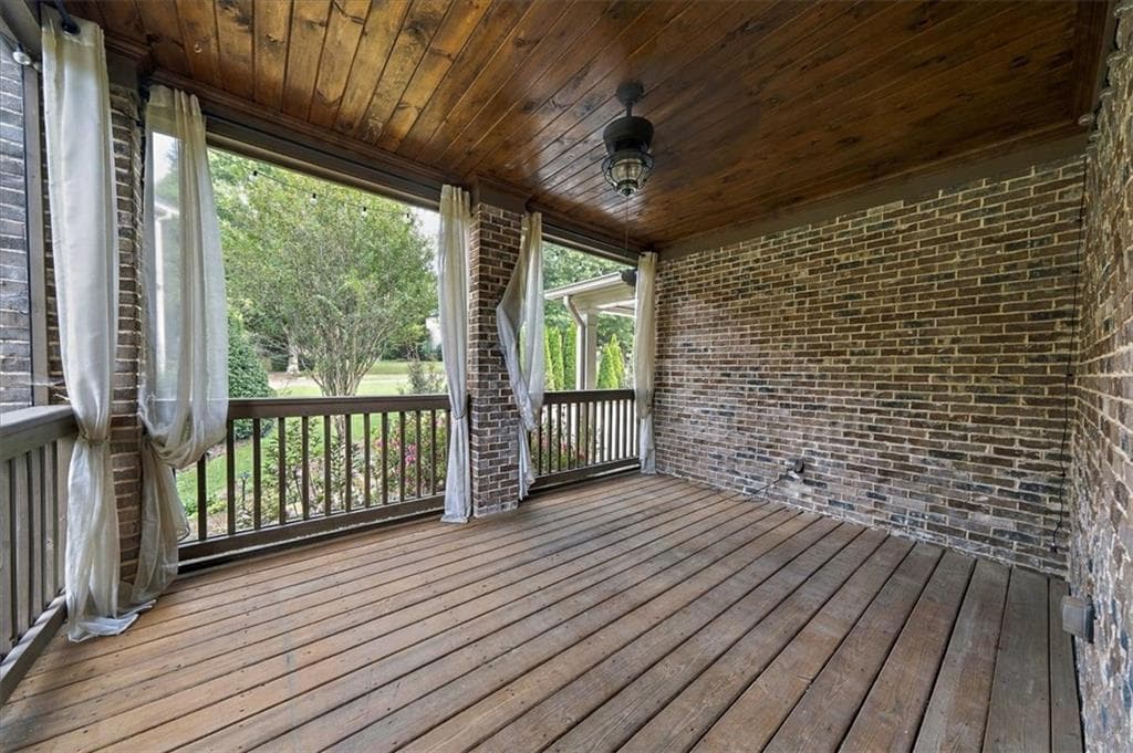 6 bedroom, 6 bathroom, 6,371 sq ft single family residence for sale at 7630 Stratton Pte, Suwanee, GA 30024 — photo 6
