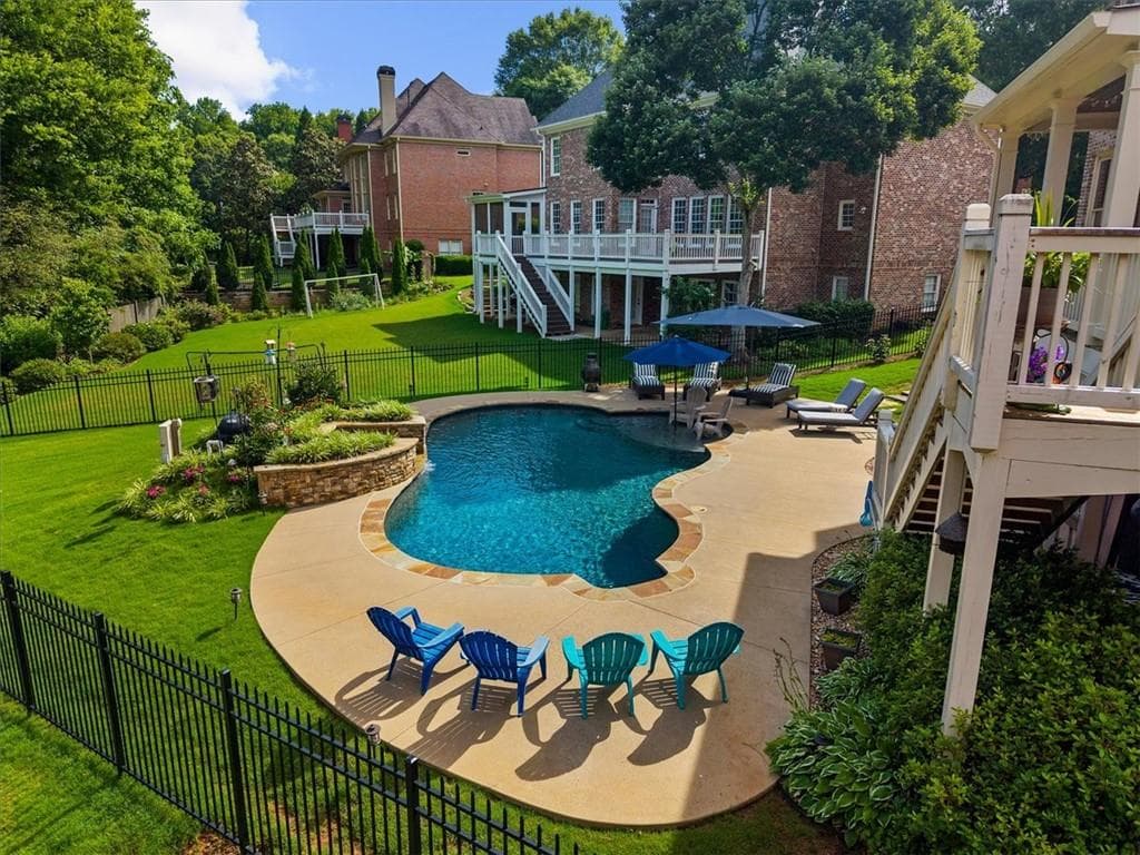 6 bedroom, 6 bathroom, 6,371 sq ft single family residence for sale at 7630 Stratton Pte, Suwanee, GA 30024 — photo 9