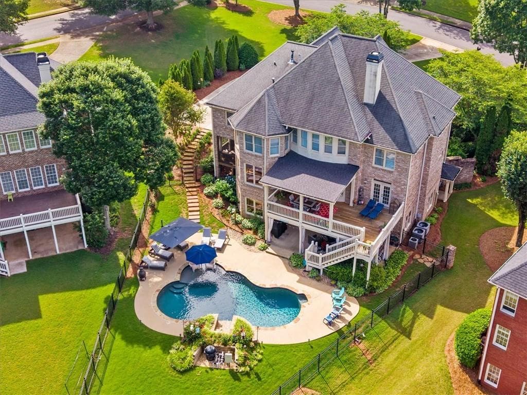 6 bedroom, 6 bathroom, 6,371 sq ft single family residence for sale at 7630 Stratton Pte, Suwanee, GA 30024 — photo 10