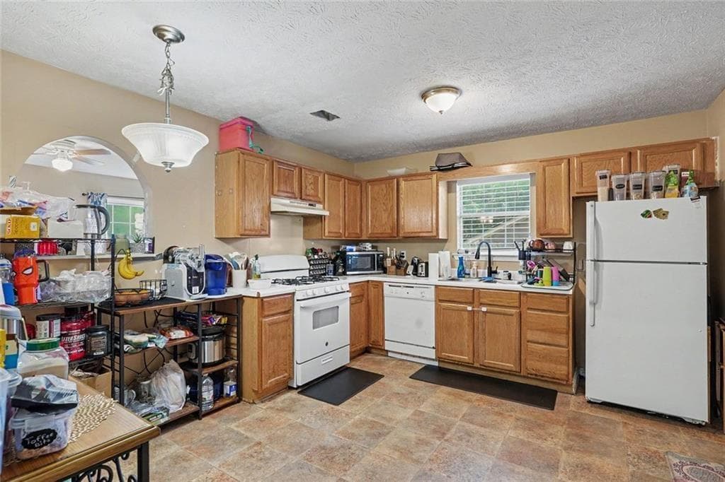 3 bedroom, 3 bathroom, 1,496 sq ft single family residence for sale at 2809 Mill Lake Way, Morrow, GA 30260 — photo 5