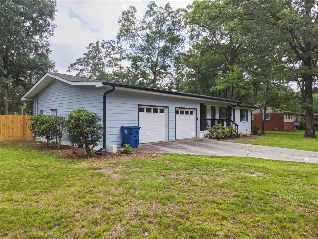3 bedroom, 2 bathroom, 1,368 sq ft single family residence for sale at 525 Elliott Drive, Rome, GA 30165 — photo 2