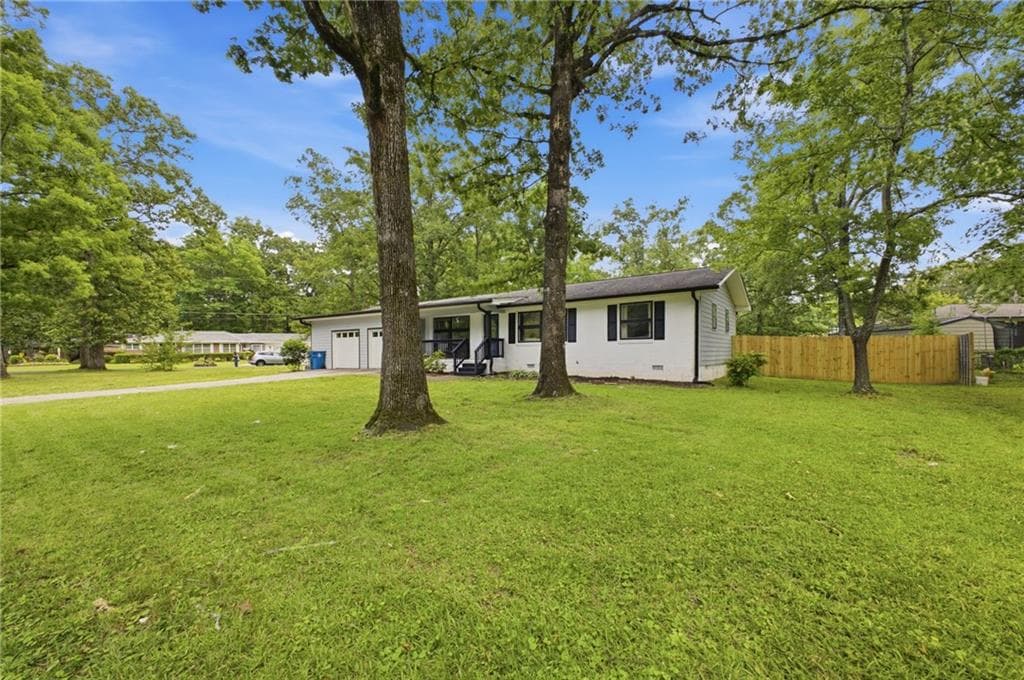 3 bedroom, 2 bathroom, 1,368 sq ft single family residence for sale at 525 Elliott Drive, Rome, GA 30165 — photo 4