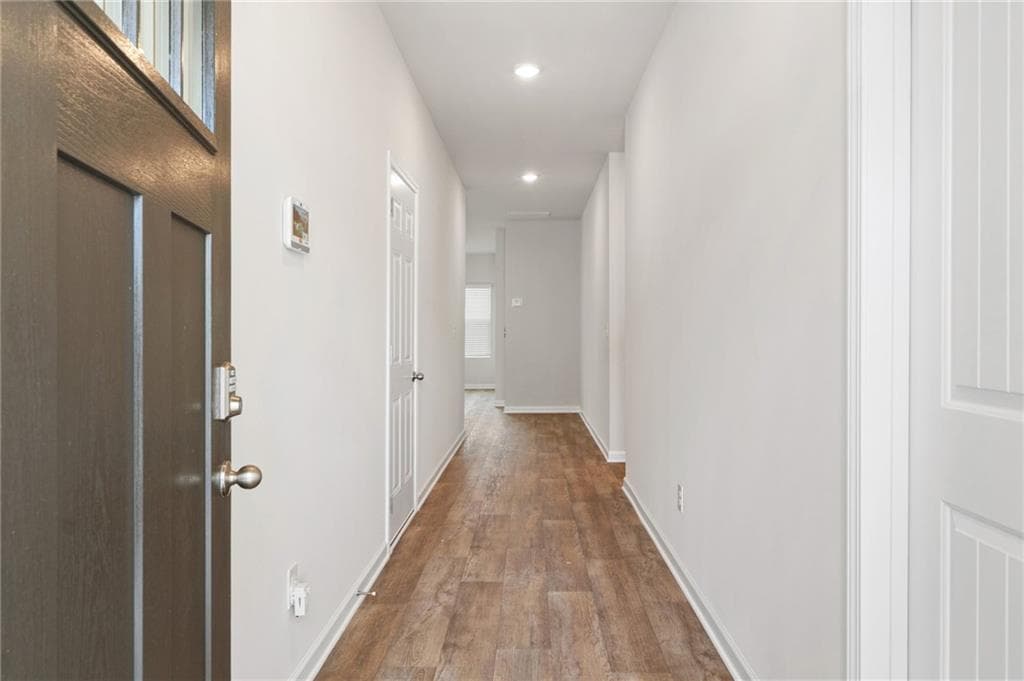 4 bedroom, 3 bathroom, 2,000 sq ft single family residence under contract at 33 Faulkner Circle, Social Circle, GA 30025 — photo 3