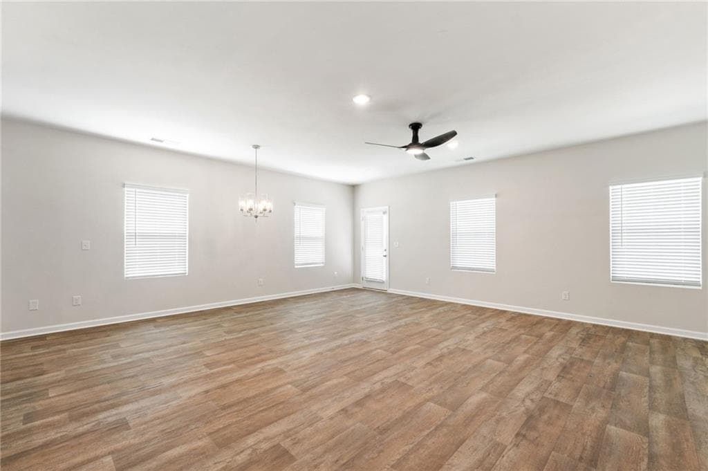 4 bedroom, 3 bathroom, 2,000 sq ft single family residence under contract at 33 Faulkner Circle, Social Circle, GA 30025 — photo 4