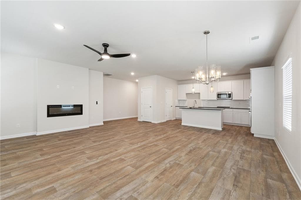 4 bedroom, 3 bathroom, 2,000 sq ft single family residence under contract at 33 Faulkner Circle, Social Circle, GA 30025 — photo 5