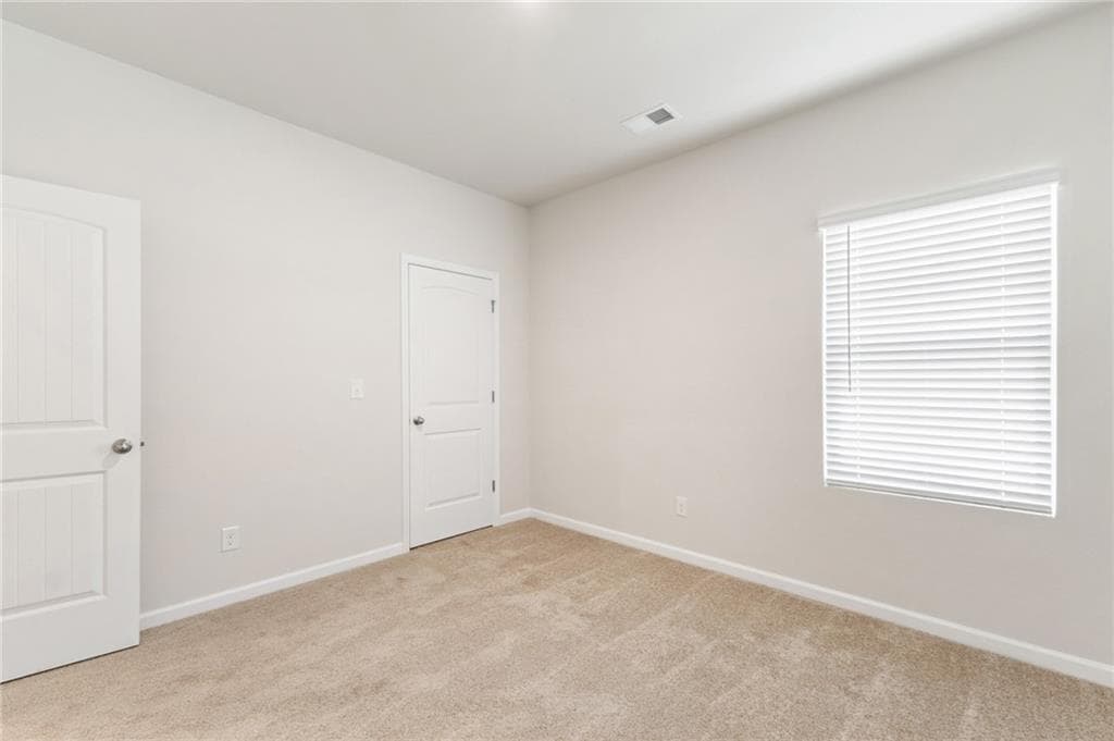4 bedroom, 3 bathroom, 2,000 sq ft single family residence under contract at 33 Faulkner Circle, Social Circle, GA 30025 — photo 9