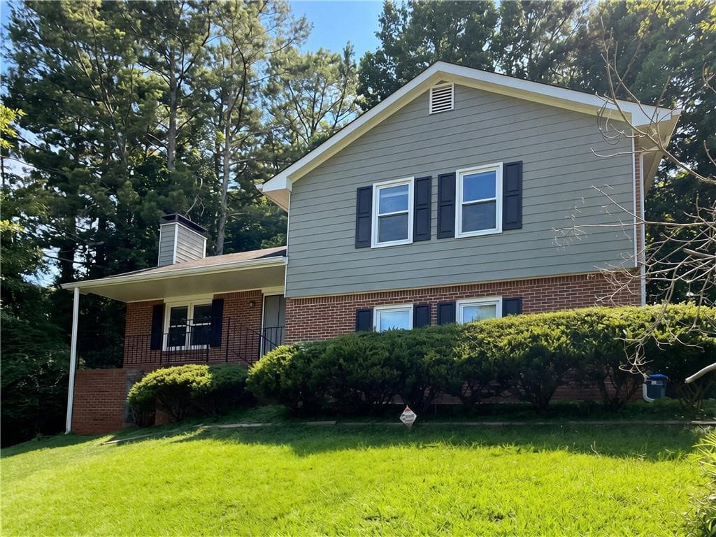 3 bedroom, 2 bathroom, 1,435 sq ft single family residence for sale at 33 Chief Circle, Lawrenceville, GA 30043 — photo 2