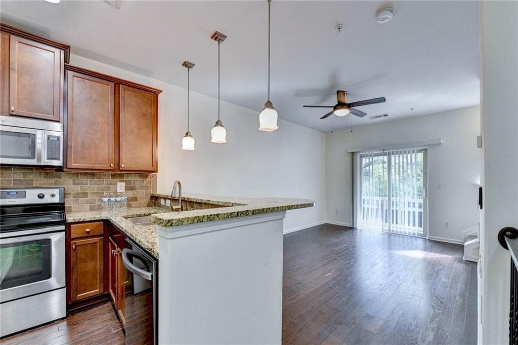 2 bedroom, 3 bathroom, 1,140 sq ft townhouse for sale at 215 Semel Drive 453, Atlanta, GA 30309 — photo 3