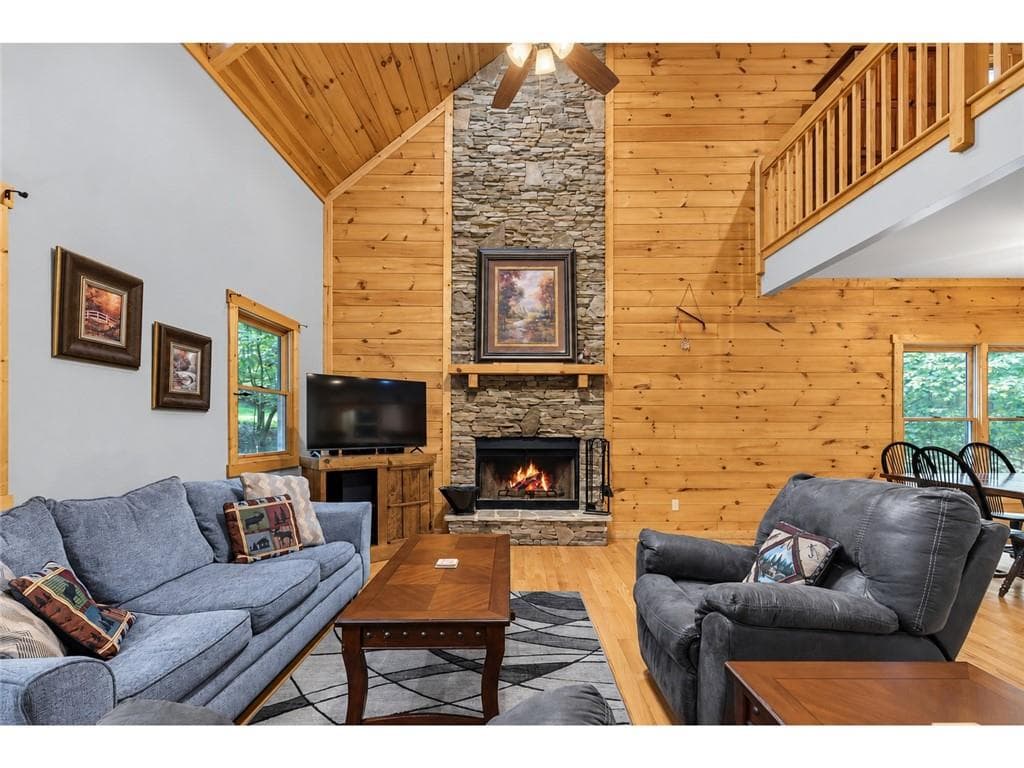6 bedroom, 4 bathroom, 3,270 sq ft single family residence for sale at 416 Acadia Drive, Ellijay, GA 30540 — photo 2