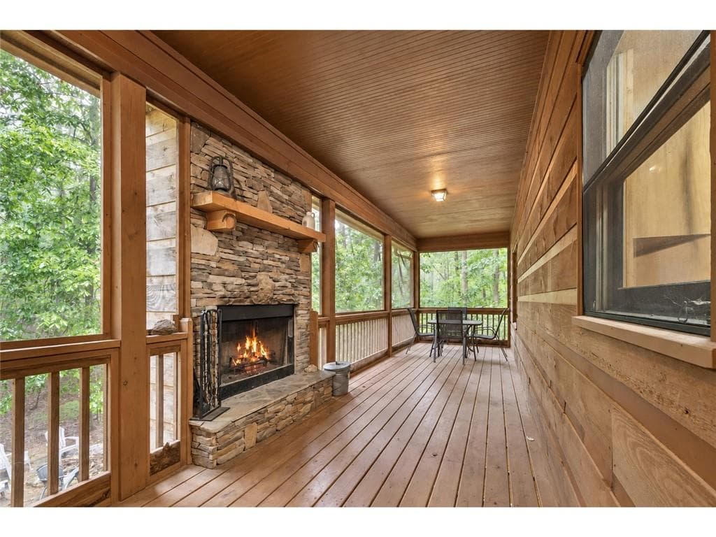 6 bedroom, 4 bathroom, 3,270 sq ft single family residence for sale at 416 Acadia Drive, Ellijay, GA 30540 — photo 4