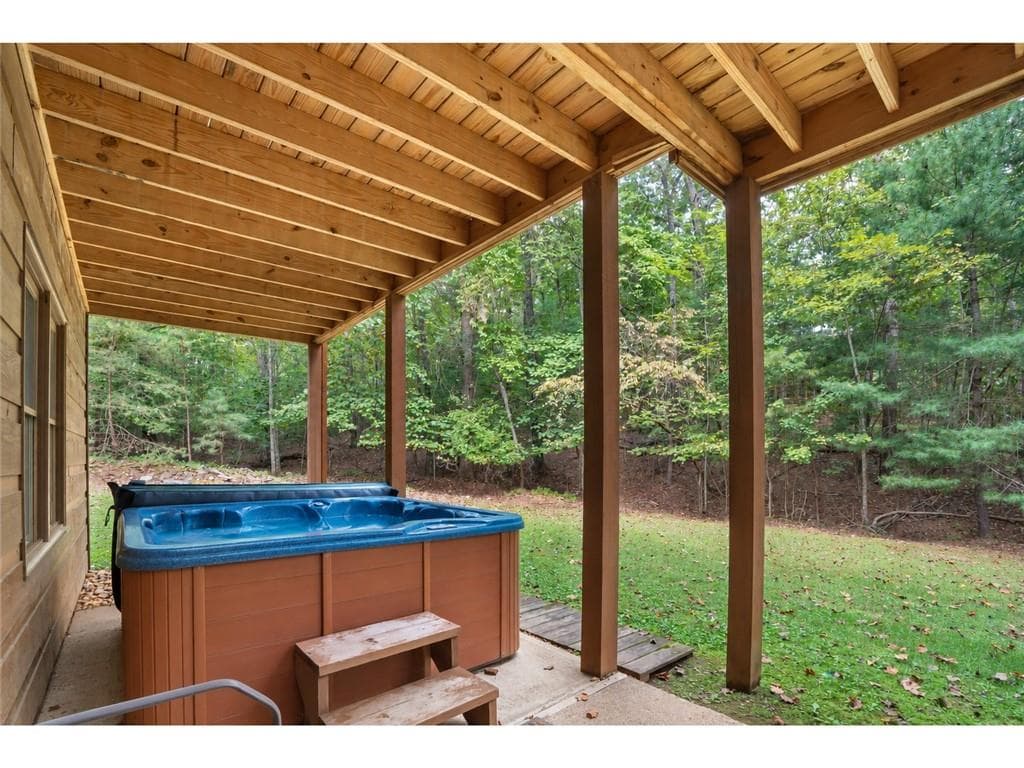 6 bedroom, 4 bathroom, 3,270 sq ft single family residence for sale at 416 Acadia Drive, Ellijay, GA 30540 — photo 8