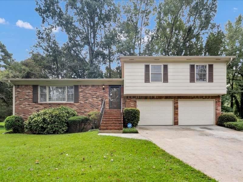 3 bedroom, 2 bathroom, 1,452 sq ft single family residence for sale at 2367 Lake Jodeco Road, Jonesboro, GA 30236 — photo 3