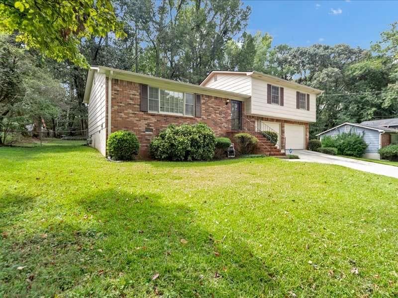 3 bedroom, 2 bathroom, 1,452 sq ft single family residence for sale at 2367 Lake Jodeco Road, Jonesboro, GA 30236 — photo 4