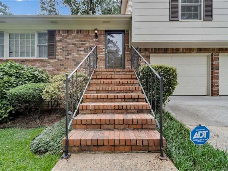 3 bedroom, 2 bathroom, 1,452 sq ft single family residence for sale at 2367 Lake Jodeco Road, Jonesboro, GA 30236 — photo 7