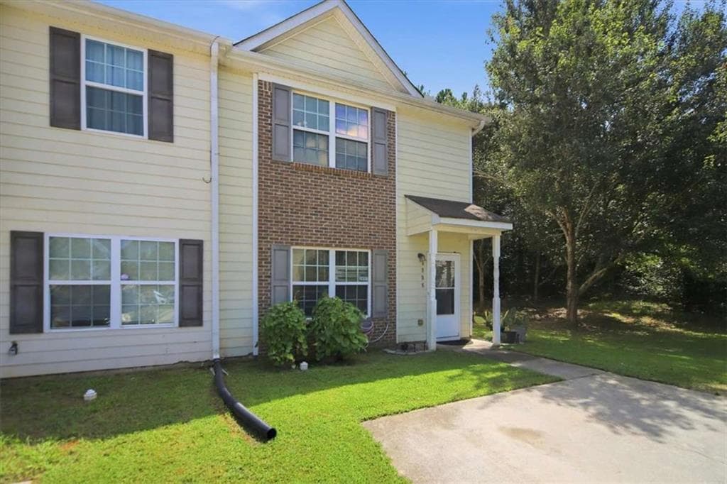 3 bedroom, 3 bathroom, 1,368 sq ft single family residence for sale at 6888 Mountain Circle, Riverdale, GA 30274 — photo 2