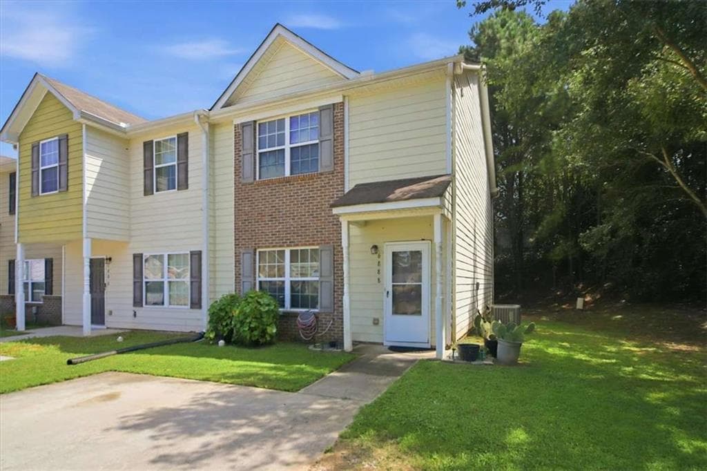 3 bedroom, 3 bathroom, 1,368 sq ft single family residence for sale at 6888 Mountain Circle, Riverdale, GA 30274 — photo 4