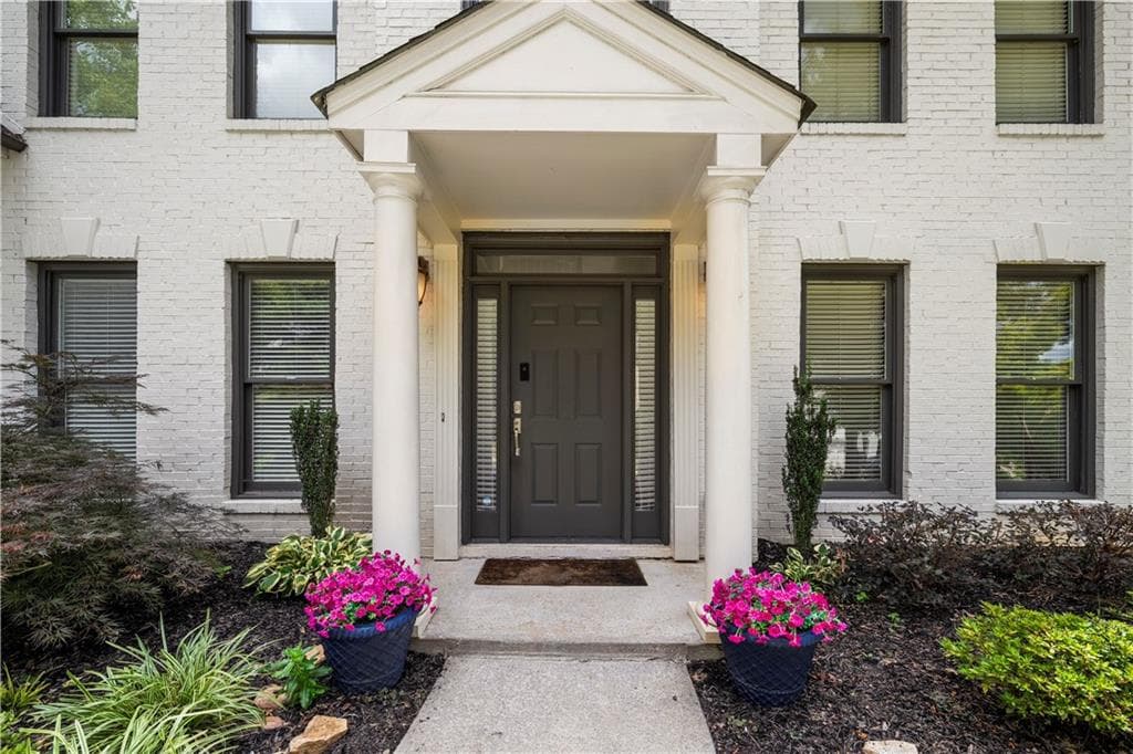 5 bedroom, 3 bathroom, 3,724 sq ft single family residence for sale at 1150 Timberline Place, Alpharetta, GA 30005 — photo 2