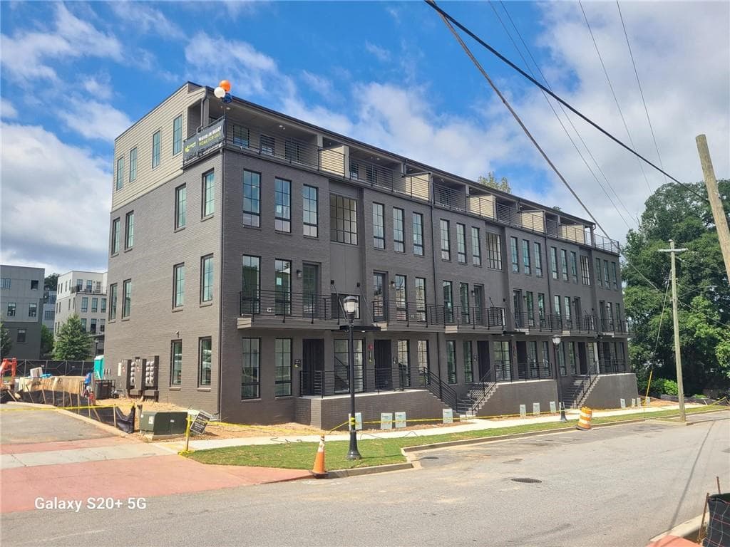 2 bedroom, 2 bathroom, 1,025 sq ft condominium for sale at 1283 Felix Court NW 73, Atlanta, GA 30318