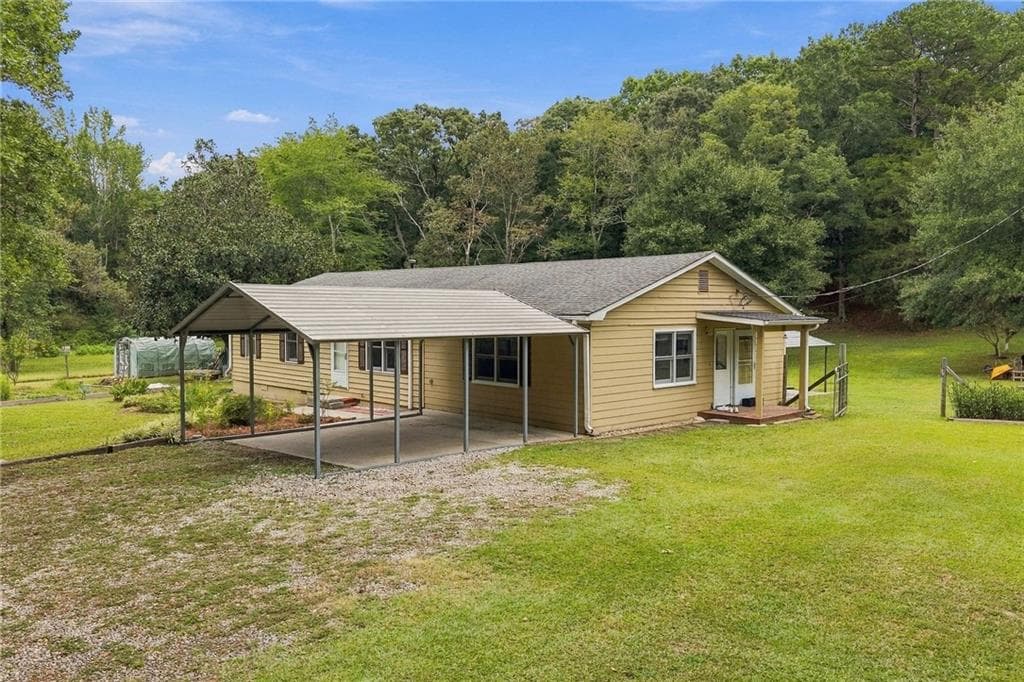 3 bedroom, 2 bathroom, 1,680 sq ft single family residence for sale at 1639 Flowery Branch Road, Auburn, GA 30011 — photo 3